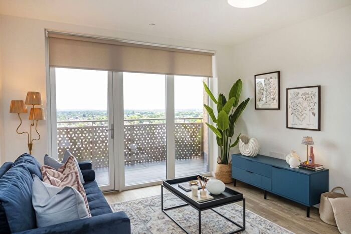 1 Bedroom Flat To Rent In Elmsleigh Road, Staines, TW18