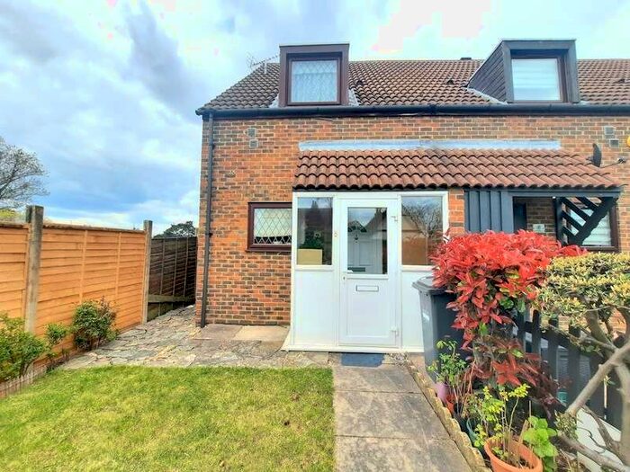 2 Bedroom houses for sale in East Bedfont, TW14, Greater London
