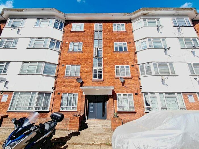 2 Bedroom Flat To Rent In The Vale, East Vale, London, W3