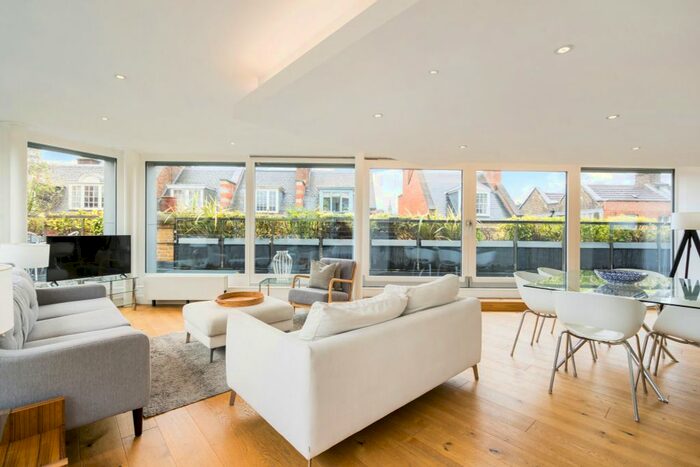 2 Bedroom Flat To Rent In Exmouth Market, London, EC1R