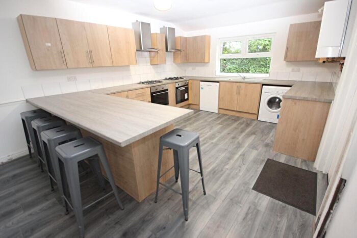 7 Bedroom Semi Detached House To Rent In Brompton Avenue, L17