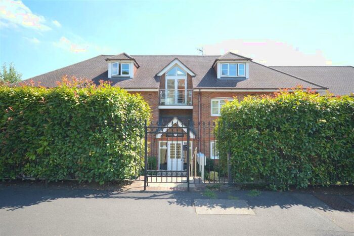 1 Bedroom Flat To Rent In St. Monica's Road, Kingswood, KT20