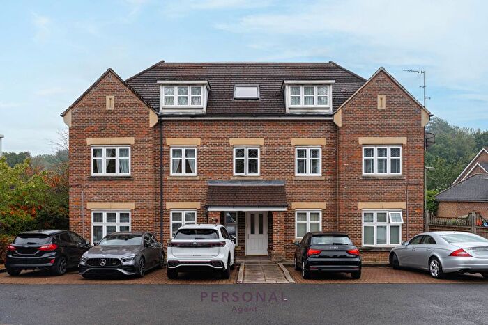 2 Bedroom Flat To Rent In Water Mead, Chipstead, CR5