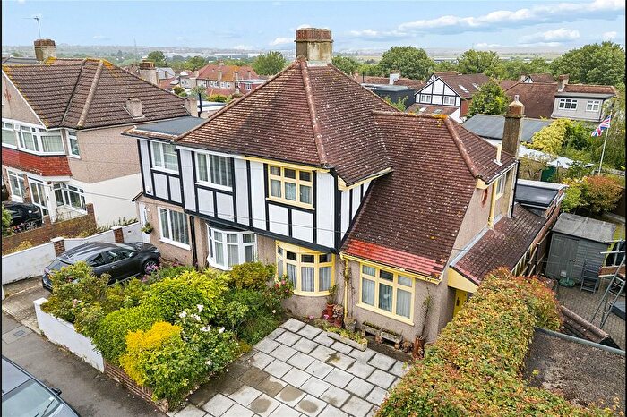 3 Bedroom Semi Detached House For Sale In Hallford Way, Dartford, Kent, DA1