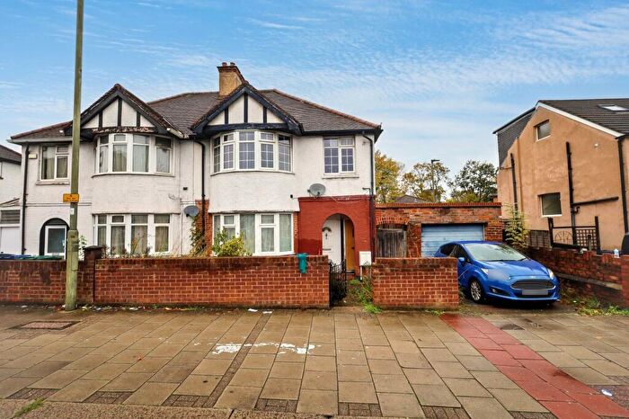 1 Bedroom Flat For Sale In Deansbrook Road, Edgware, HA8