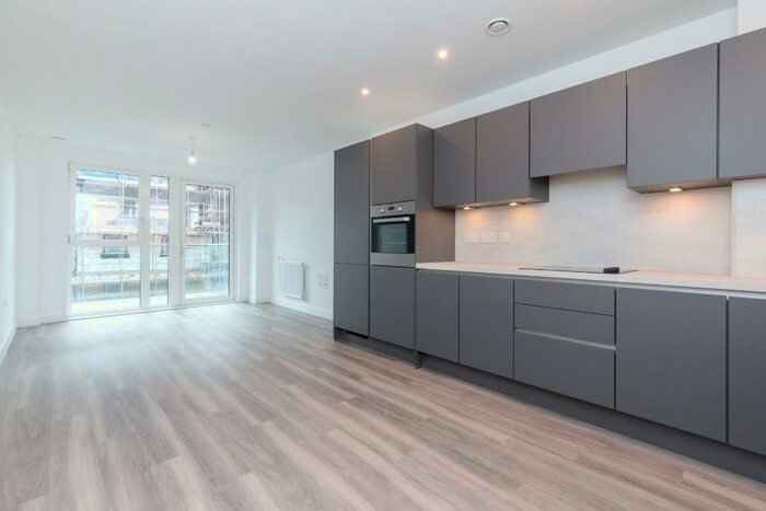 3 Bedroom Apartment To Rent In Thunderer Street, London, E13