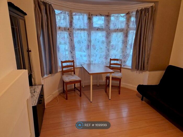 2 Bedroom Flat To Rent In Braemar Avenue, London, NW10