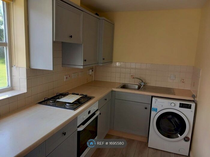 1 Bedroom Flat To Rent In Lestor Court, Isleworth, TW7