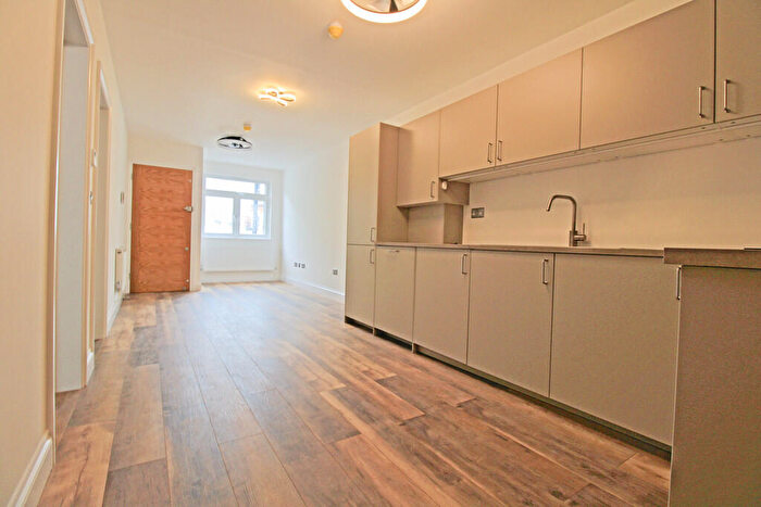 2 Bedroom Apartment To Rent In Hackney Road, London, E2