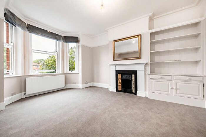 3 Bedroom Flat To Rent In Marius Road, Balham, London, SW17