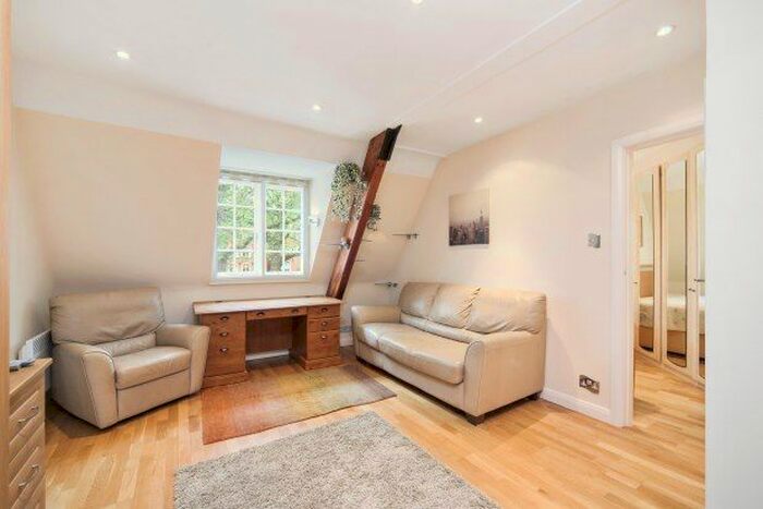 1 Bedroom Flat To Rent In Collingham Gardens, London, SW5