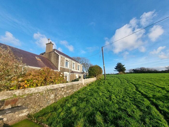 3 Bedroom Farmhouse To Rent In Pwllheli, LL53