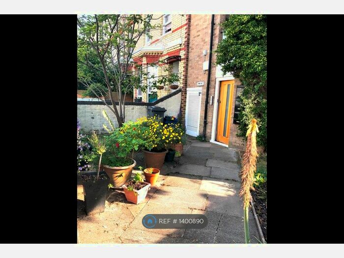 2 Bedroom Flat To Rent In Merthyr Terrace, London, SW13
