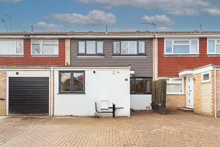 3 Bedroom Property For Sale In Greatfield Close, Harpenden, AL5