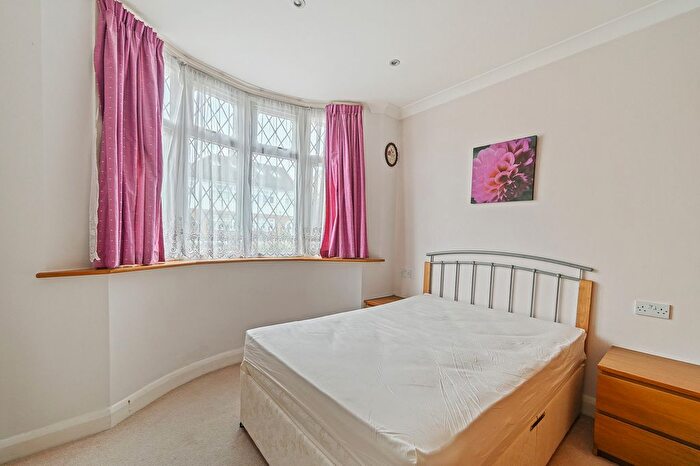 2 Bedroom Bungalow To Rent In Compton Rise, Pinner, HA5