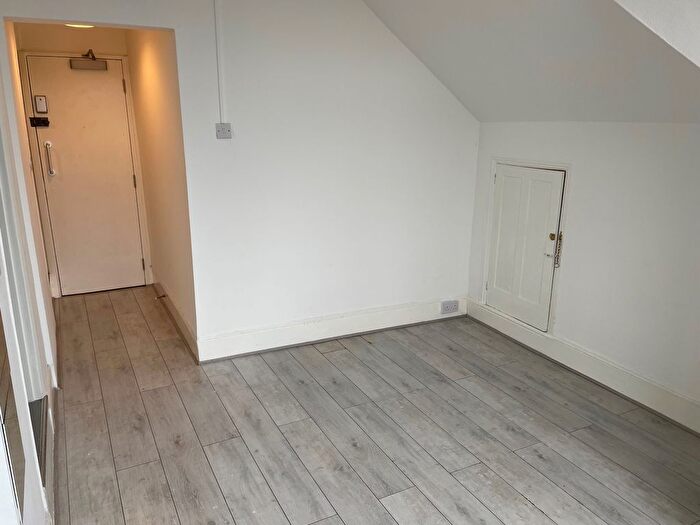 Studio To Rent In Palmeira Avenue, Westcliff-On-Sea, SS0