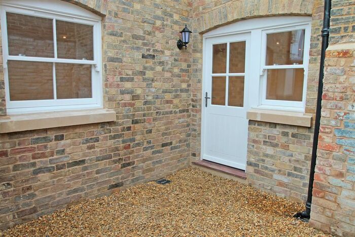 1 Bedroom Flat To Rent In Adelaide Square, Bedford, MK40