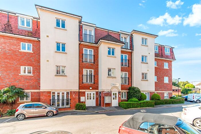 2 Bedroom Flat To Rent In Schoolgate Drive, Morden, SM4