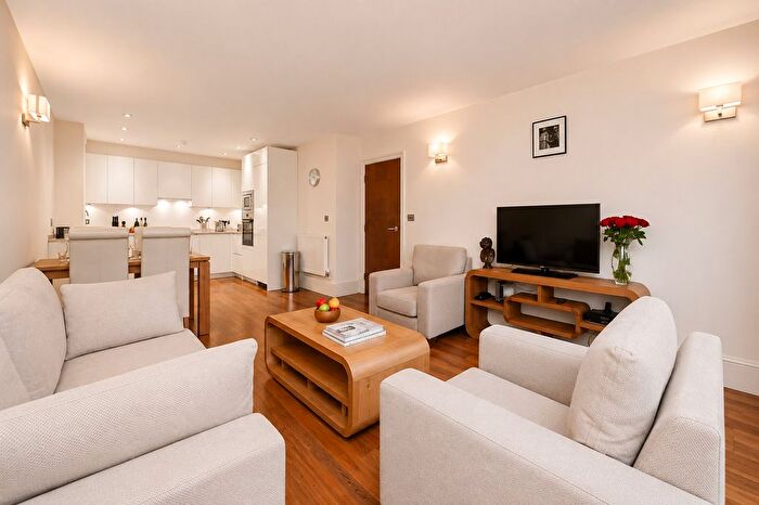 2 Bedroom Flat To Rent In Tavistock Place, London, WC1H