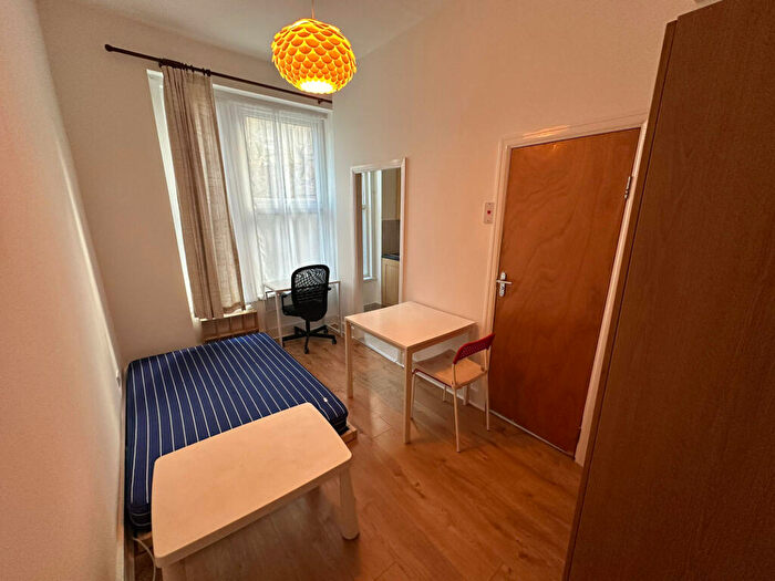 Studio To Rent In Self-contained Studio, Farleigh Rd, N16