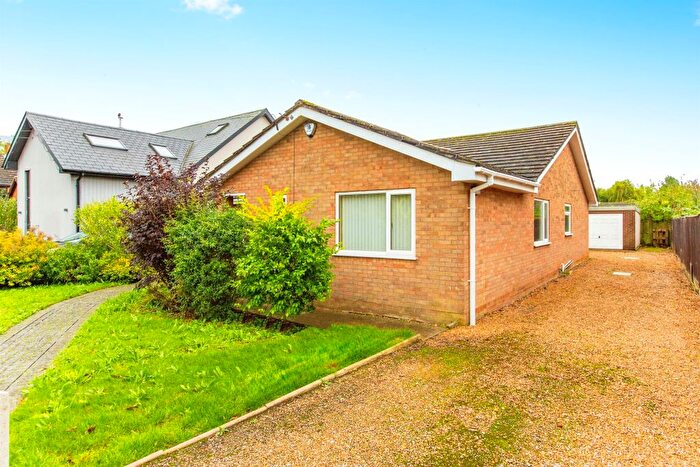 3 Bedroom Detached Bungalow For Sale In West Drive, Highfields Caldecote, Cambridge, CB23