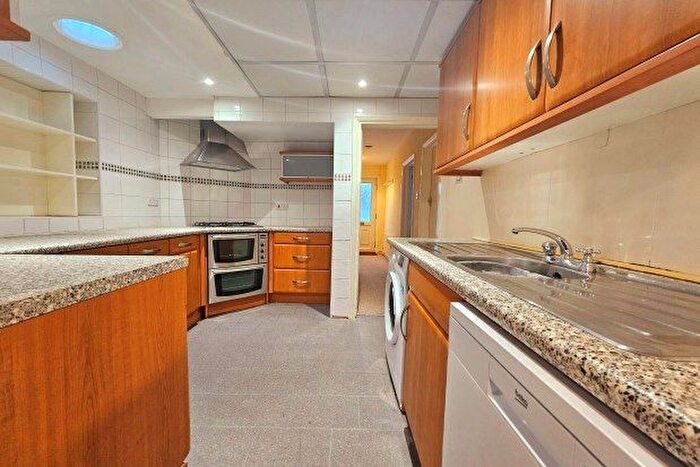 3 Bedroom Property To Rent In Oak Tree Gardens, Bromley, BR1