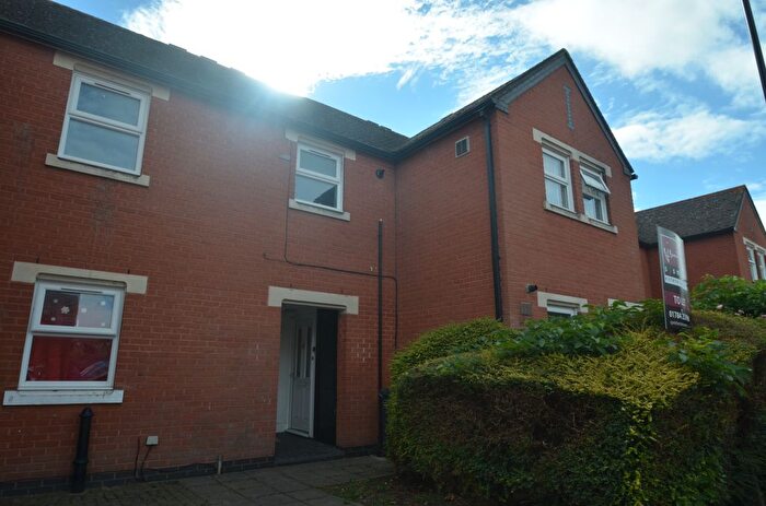 Studio To Rent In Padbury Close, Bedfont, Feltham, TW14