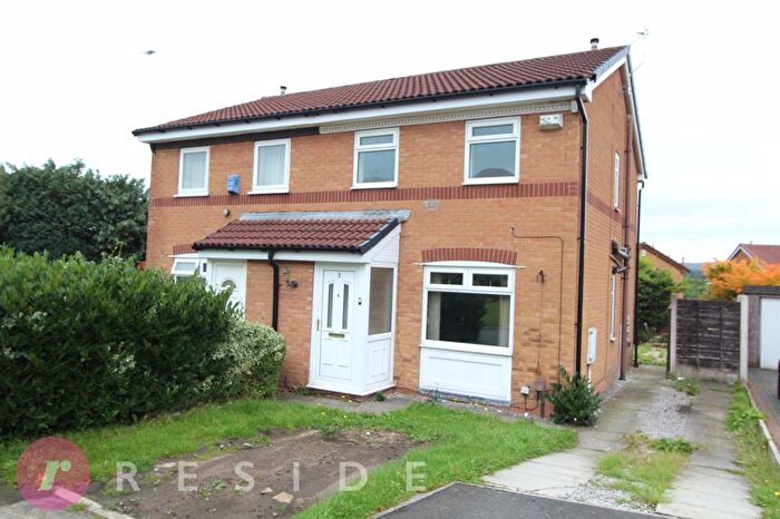 2 Bedroom Semi-detached House For Sale In New Fieled Close, Belfield, Rochdale, OL16