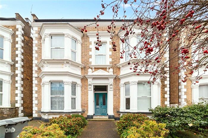 3 Bedroom Flat To Rent In Mowbray Road, London, NW6
