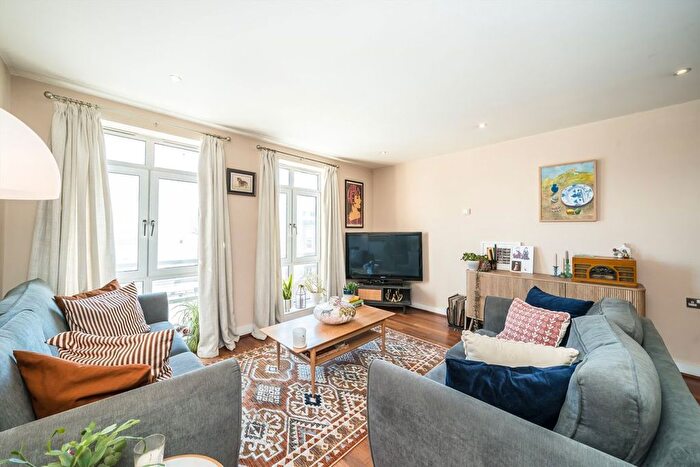 2 Bedroom Flat For Sale In Clapham High Street, Clapham, SW4