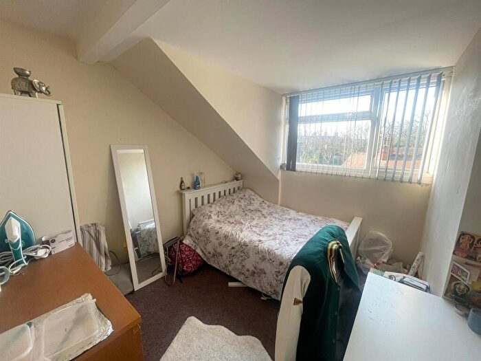 4 Bedroom End Of Terrace House To Rent In **£pppw Excl Bills** Midland Avenue, Lenton, Nottingham, NG7