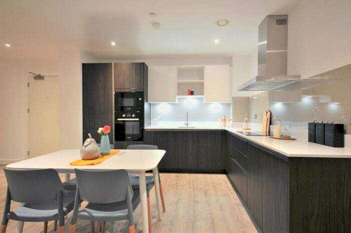 3 Bedroom Flat To Rent In Lockgate Square, Salford, M5