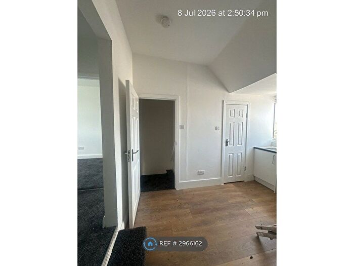 2 Bedroom Flat To Rent In Wood Lane, Dagenham, RM8