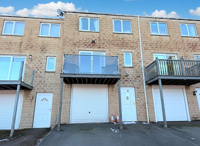 3 Bedroom Terraced House For Sale In Aislaby Heights, Halifax, HX2