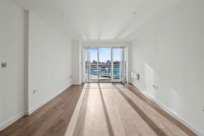 2 Bedroom Flat For Sale In Imperial Point, The Quays, Salford Quays, M50