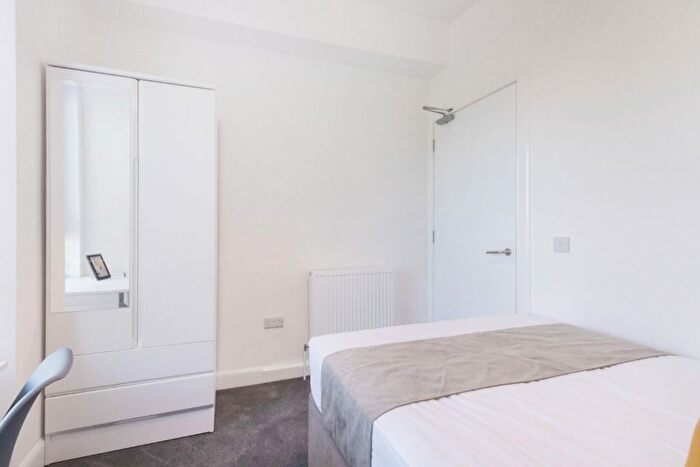 2 Bedroom Flat To Rent In Upper Grove Place, Fountainbridge, Edinburgh, EH3