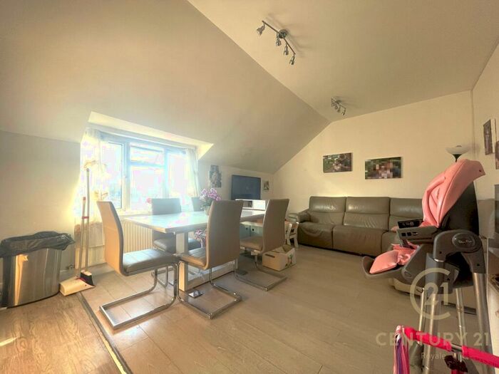 2 Bedroom Flat To Rent In Manorgate Road Kingston Upon Thames, KT2