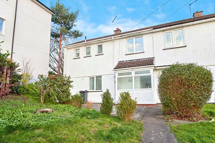 3 Bedroom Semi Detached House For Sale In Hood Grove, Birmingham, West Midlands, B30