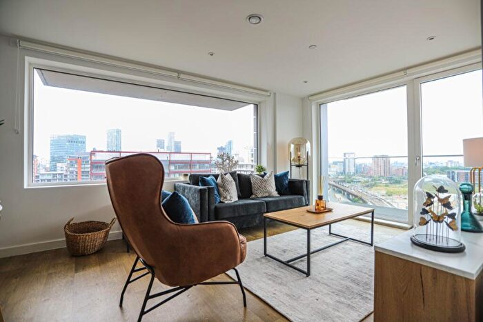 2 Bedroom Apartment To Rent In The Filaments, Salford Salford, M3