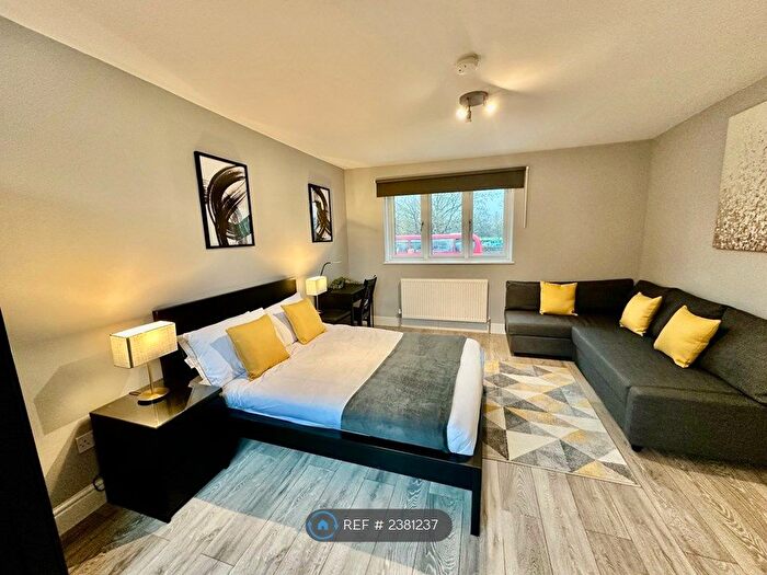 3 Bedroom Flat To Rent In Ruislip Road East, London, W13