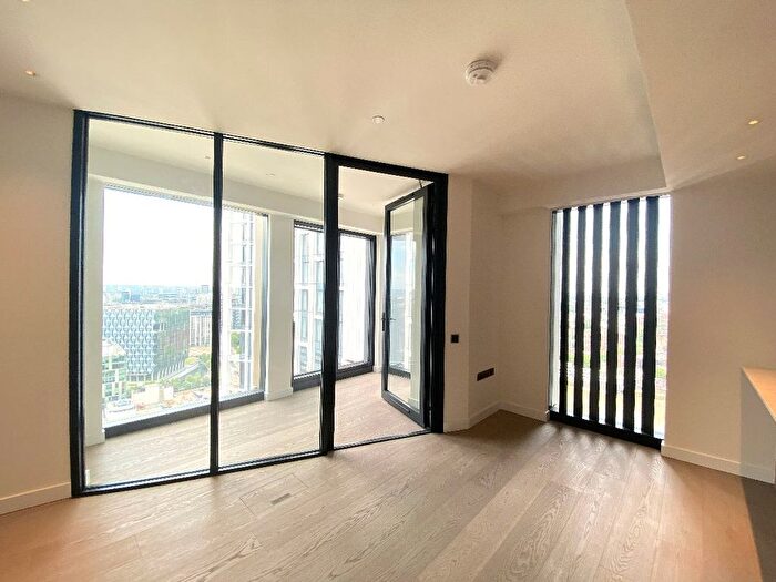 2 Bedroom Flat To Rent In Apartment, Nine Elms Lane, London, SW8