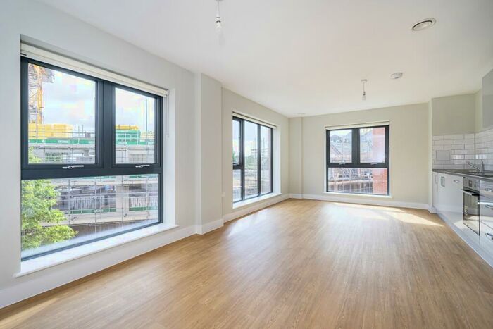 2 Bedroom Flat To Rent In Market St Newbury, RG14