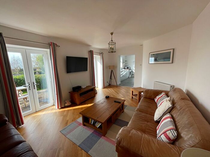 2 Bedroom Cottage To Rent In Llangennith, Swansea, SA3