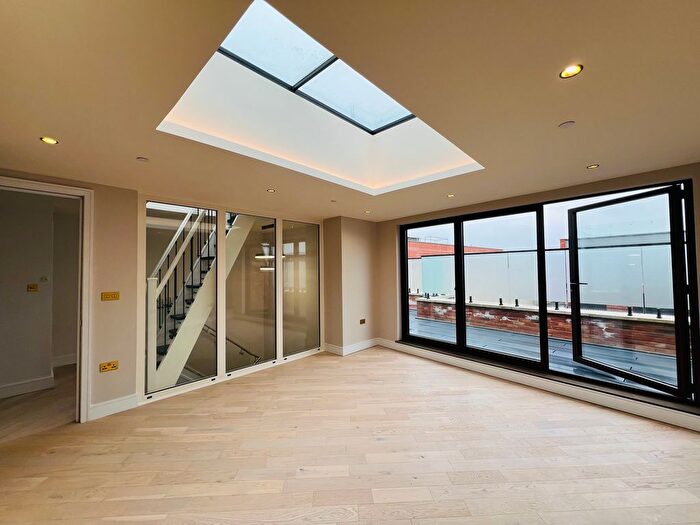 2 Bedroom Flat For Sale In Rye Lane, London, SE15