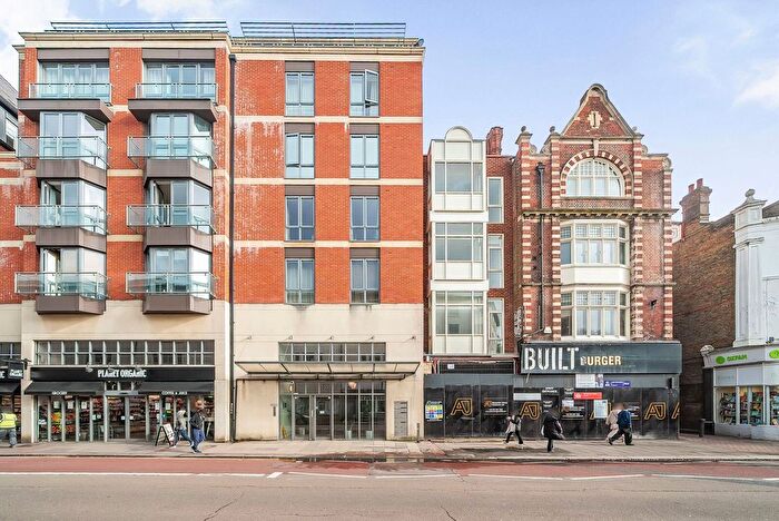 2 Bedroom Flat For Sale In High Street, Ealing Broadway, London, W5
