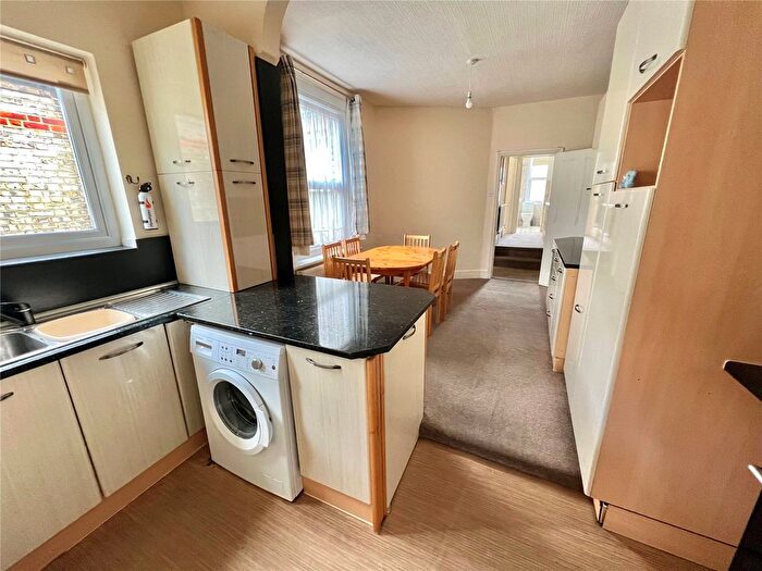 2 Bedroom Flat To Rent In Lyndhurst Road, London, N22