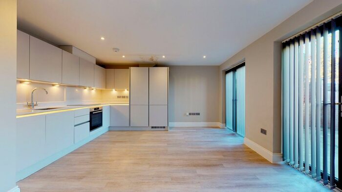 2 Bedroom Flat To Rent In Chalk Hill, Watford, Hertfordshire, WD19