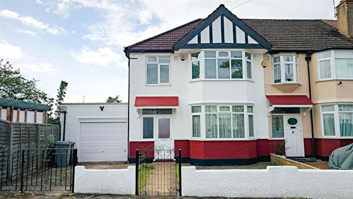 3 Bedroom Semi Detached House To Rent In The Rise, Neasden, NW10