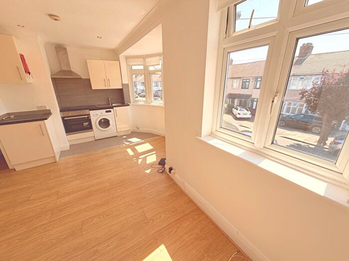 1 Bedroom Flat To Rent In Staines Road, Ilford, IG1
