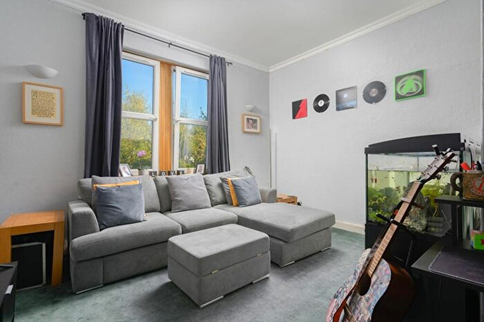 1 Bedroom Flat For Sale In Glebe Park, Inverkeithing, KY11